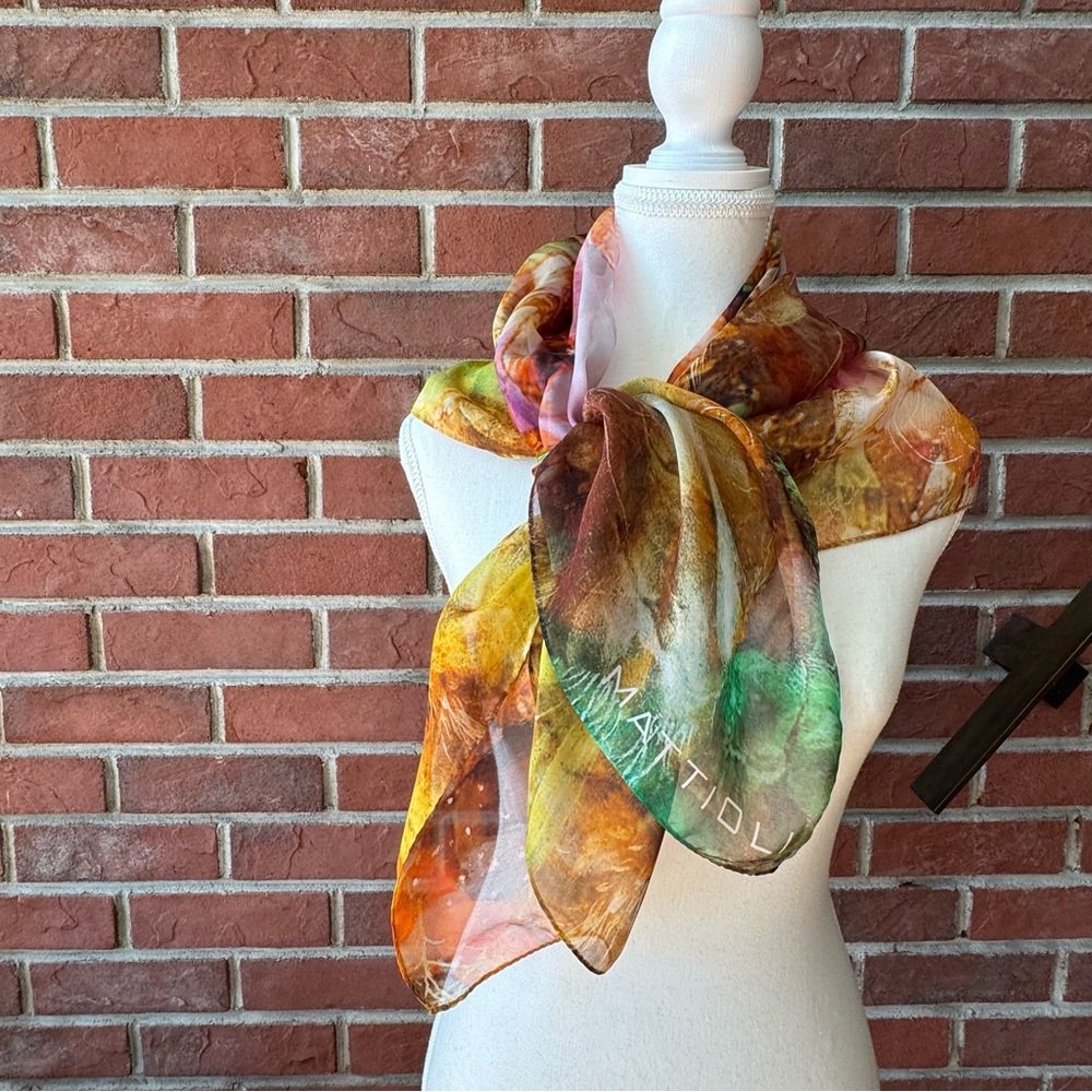 •Mattioli Graphic 100% Silk Scarf 33”x34” Made in Italy NWOT